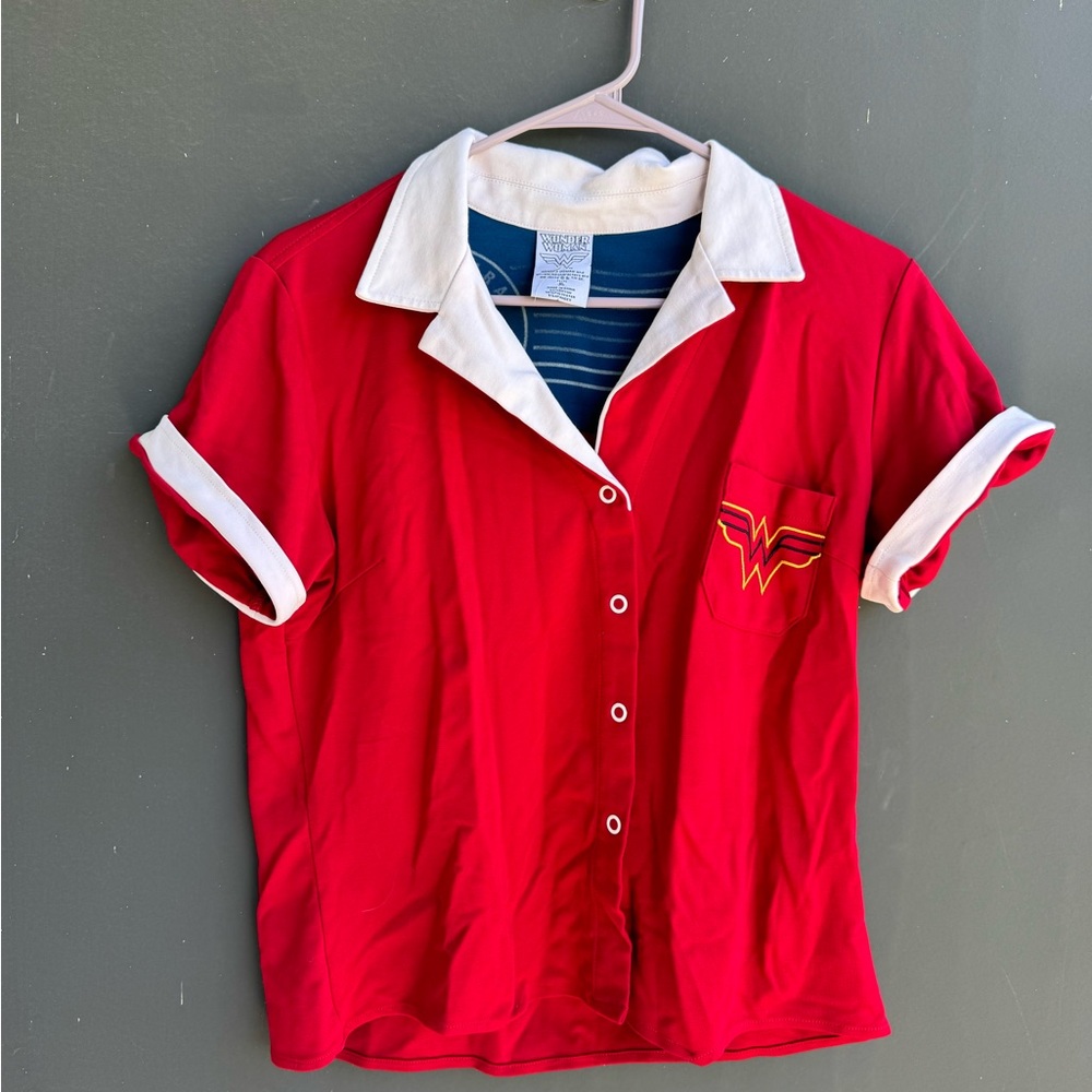 Hot Tooic exclusive DC Comics bombshells Wonder Woman retro style button down
